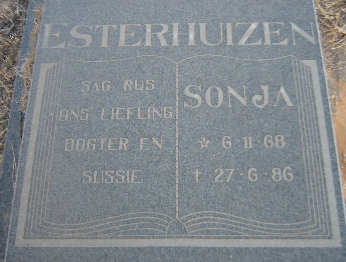 ESTERHUIZEN Sonja 1968-1986